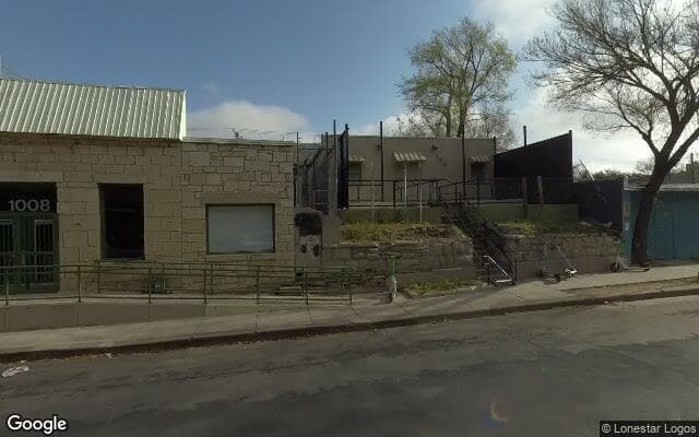 Street view of Comunidad Specialty Coffee & Cold Press Juice